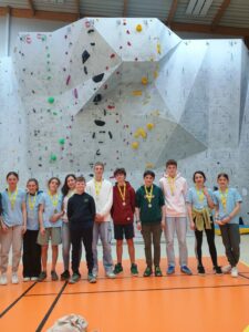 Les élèves grimpeurs champions académiques
