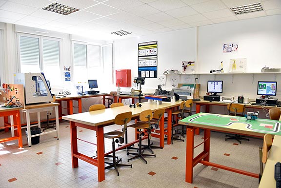 Salle de technologie du Collège Jules Vallès - Avril 2021